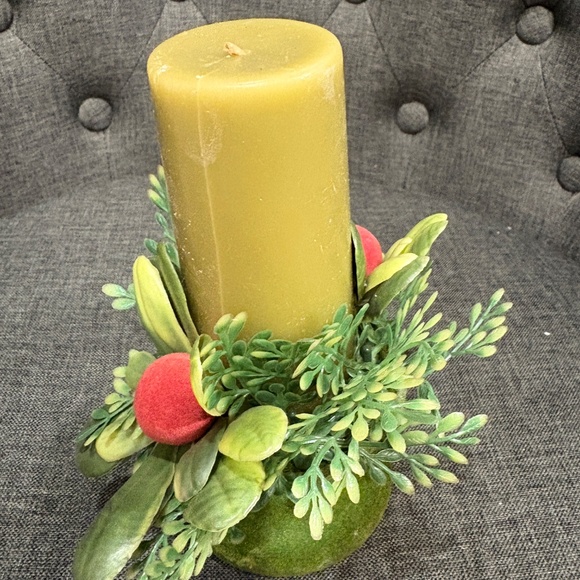 Vintage Green Candle Holiday Plastic Wreath & Velvet Base 7.5" Tall - Picture 5 of 7